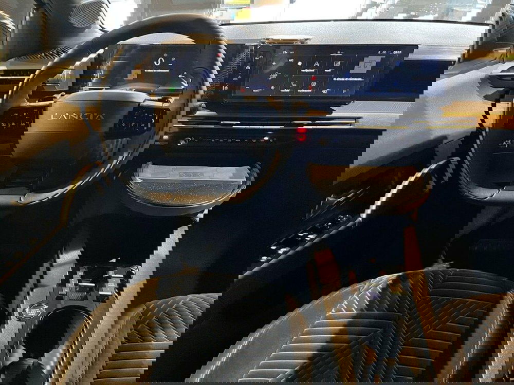 Lancia Ypsilon nuova a Sondrio (13)