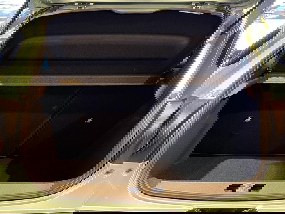 Lancia Ypsilon nuova a Sondrio (15)