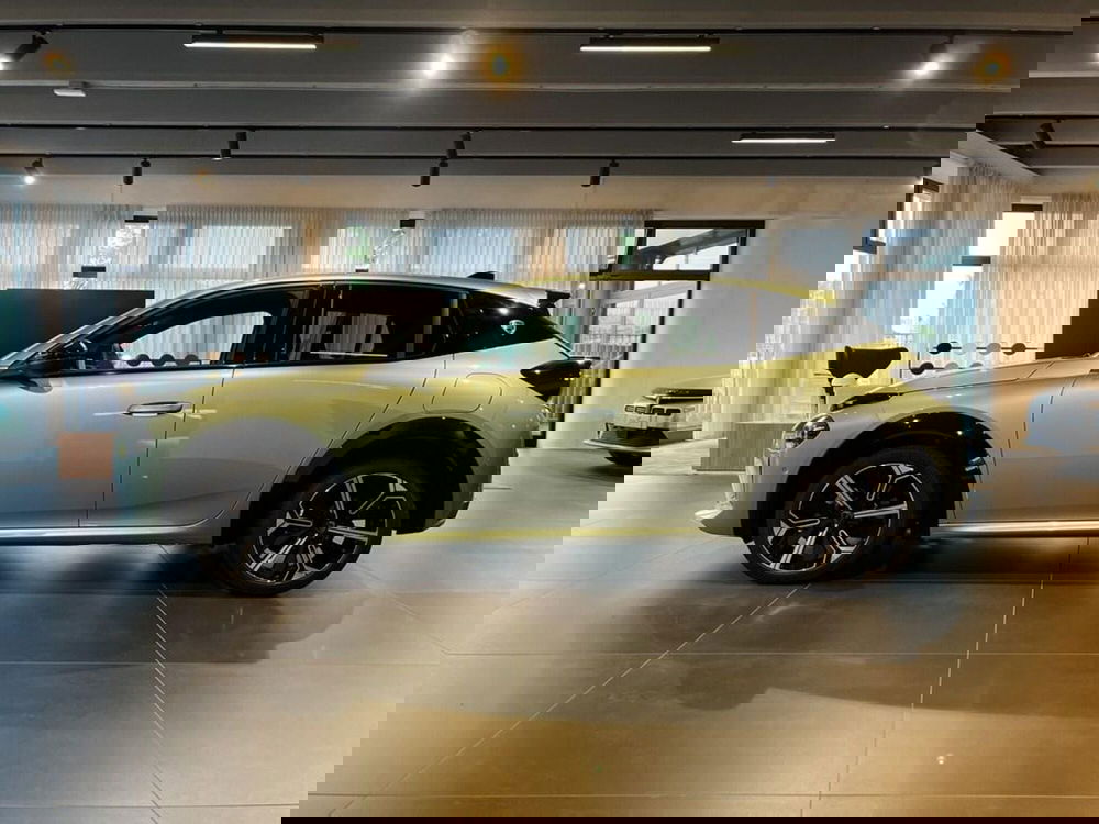 Lancia Ypsilon nuova a Sondrio (2)