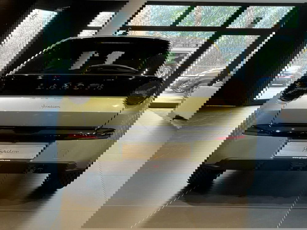 Lancia Ypsilon nuova a Sondrio (4)