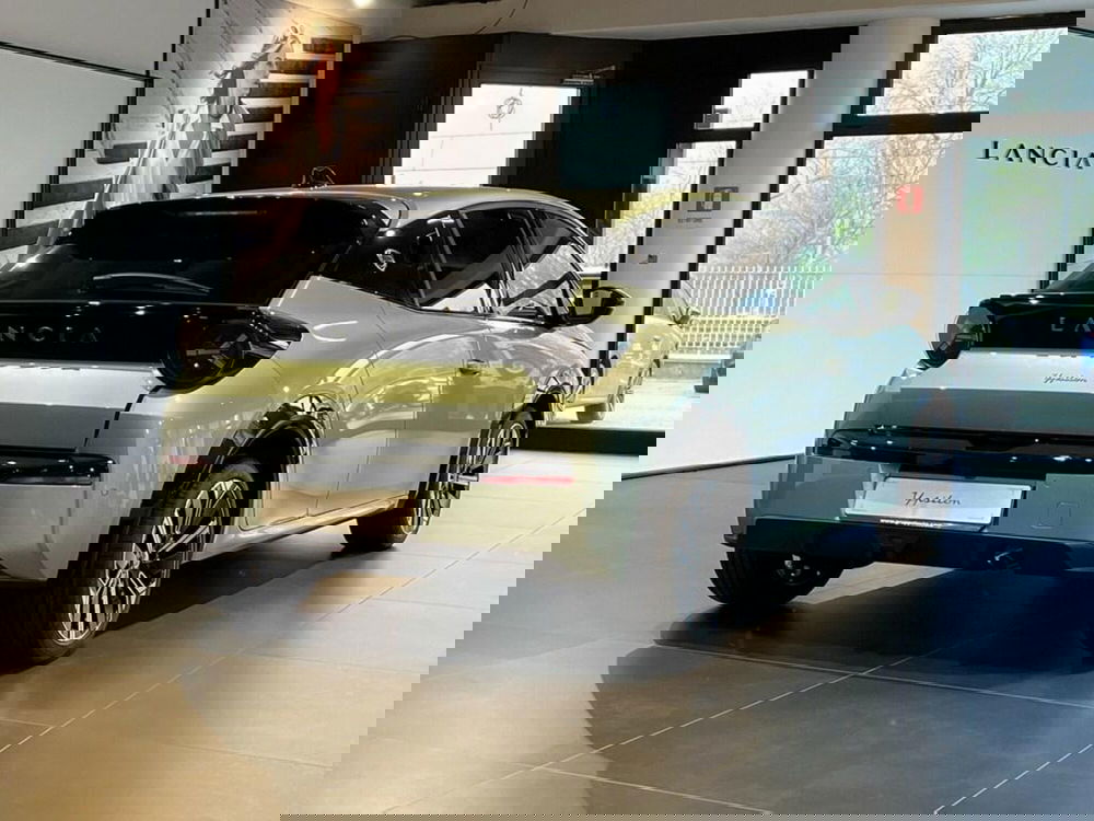 Lancia Ypsilon nuova a Sondrio (5)