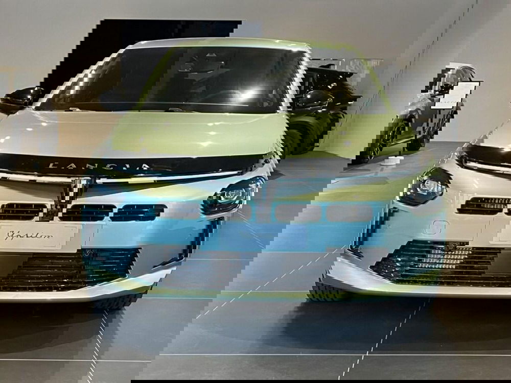 Lancia Ypsilon nuova a Sondrio (8)