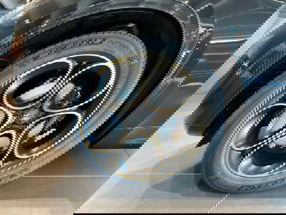 Alfa Romeo Stelvio nuova a Sondrio (9)