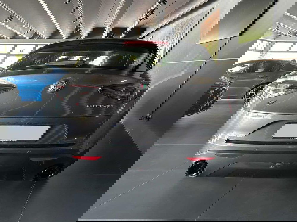 Alfa Romeo Stelvio nuova a Sondrio (4)