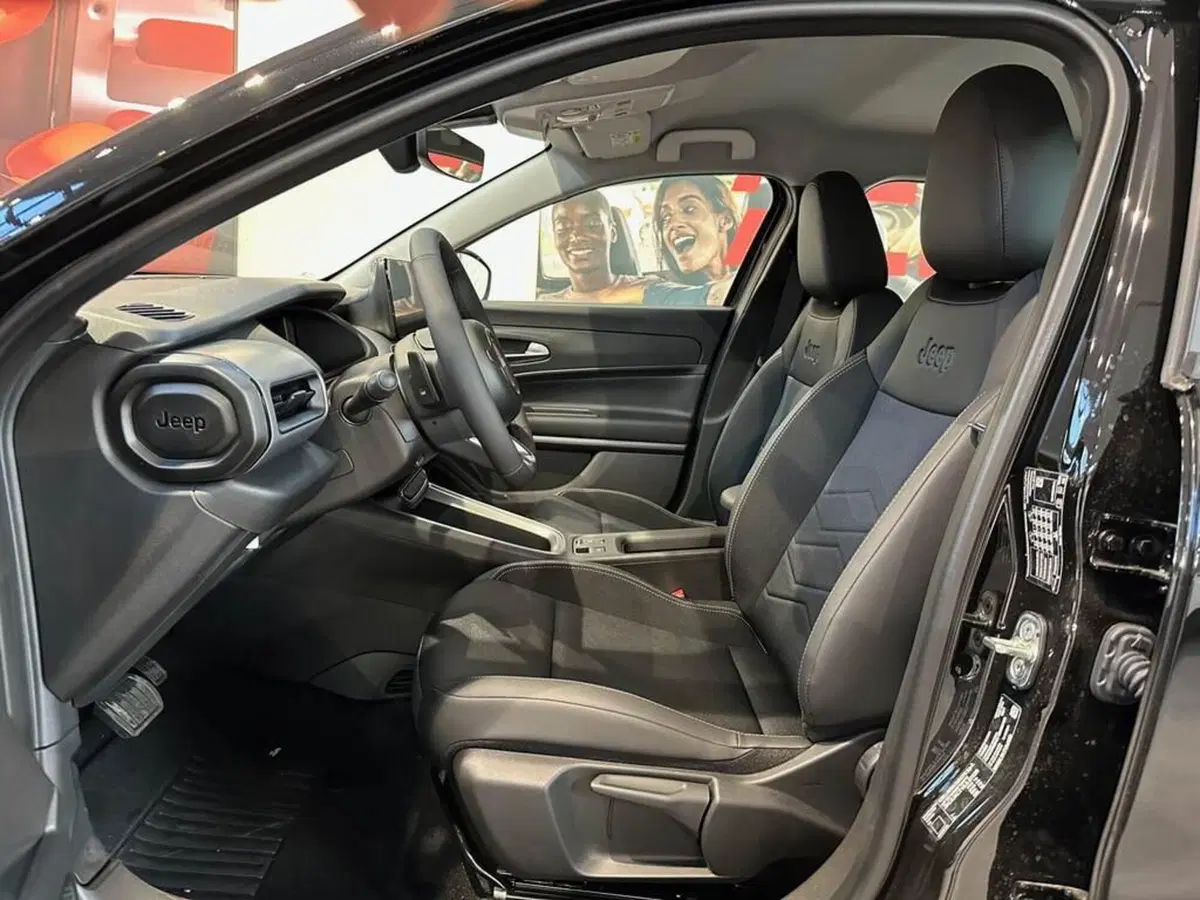 Jeep Avenger nuova a Sondrio (9)