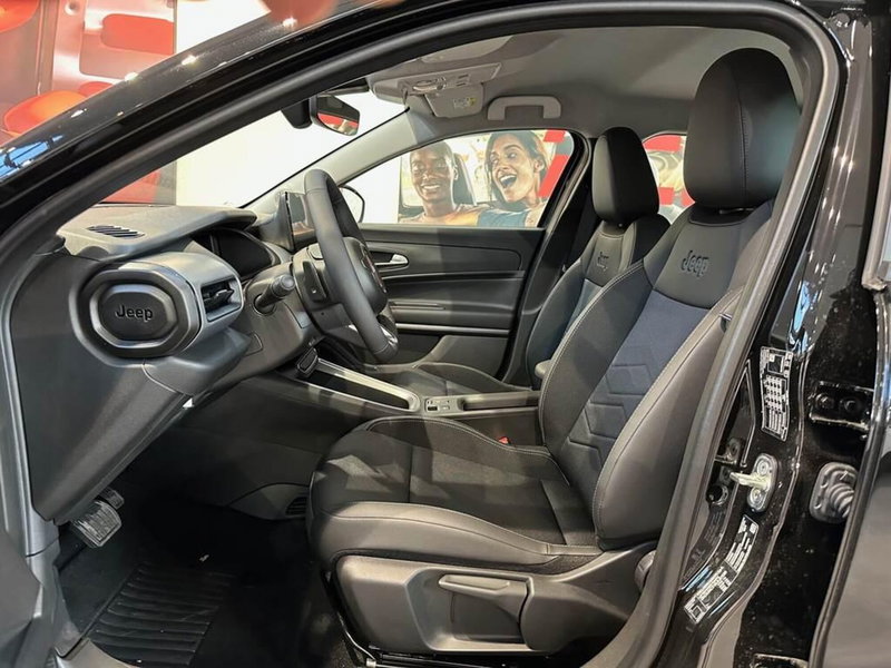 Jeep Avenger nuova a Sondrio (9)