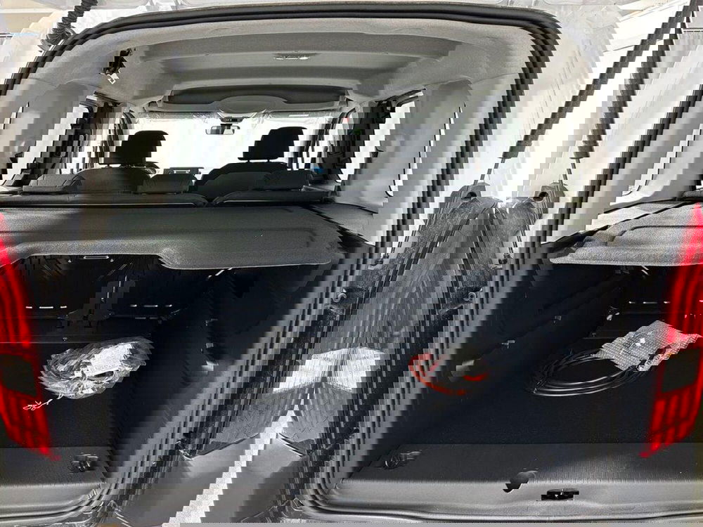 Peugeot e-Rifter nuova a Sondrio (15)