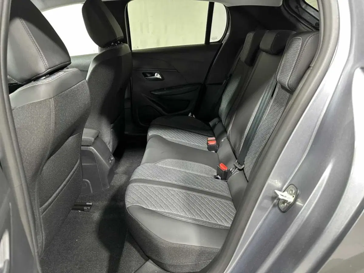Peugeot 208 nuova a Sondrio (11)