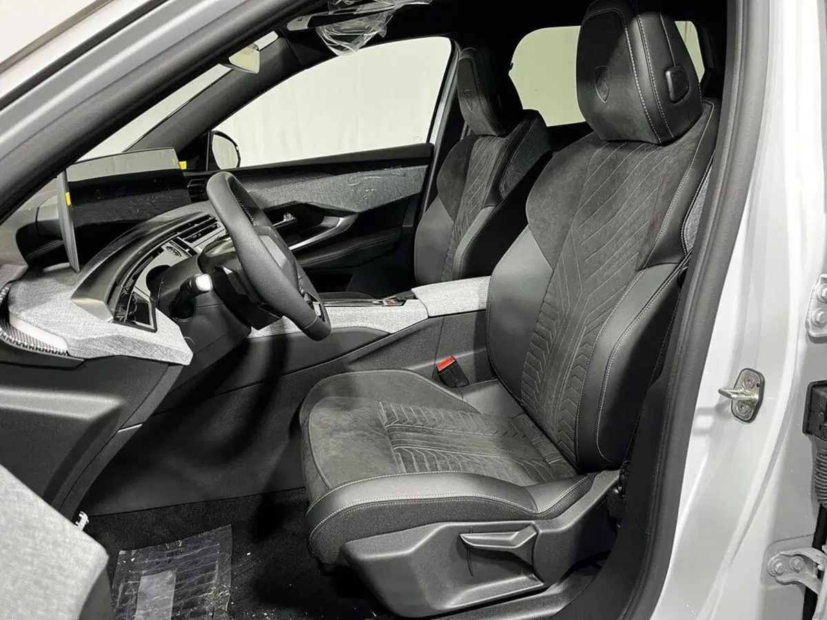 Peugeot 5008 nuova a Sondrio (10)