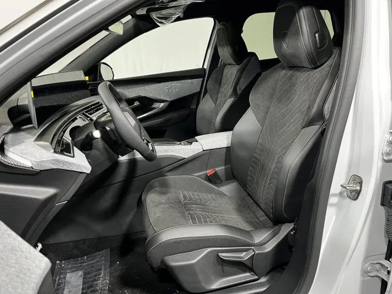 Peugeot 5008 nuova a Sondrio (10)