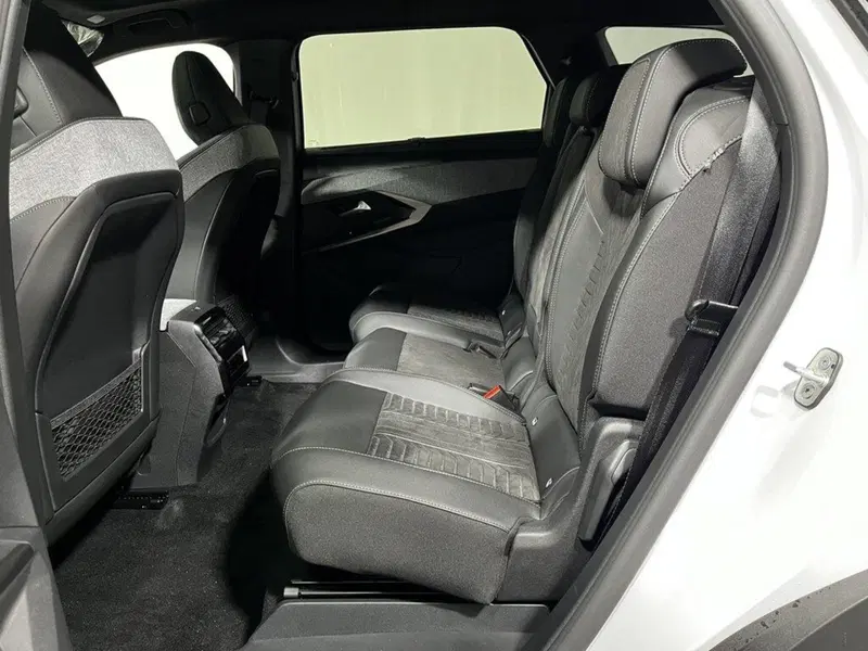 Peugeot 5008 nuova a Sondrio (11)