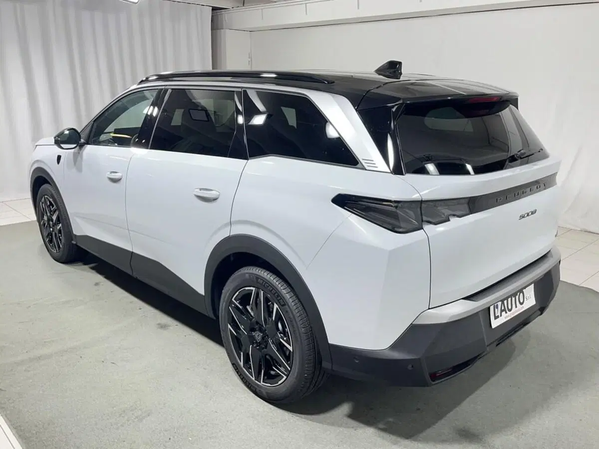 Peugeot 5008 nuova a Sondrio (3)