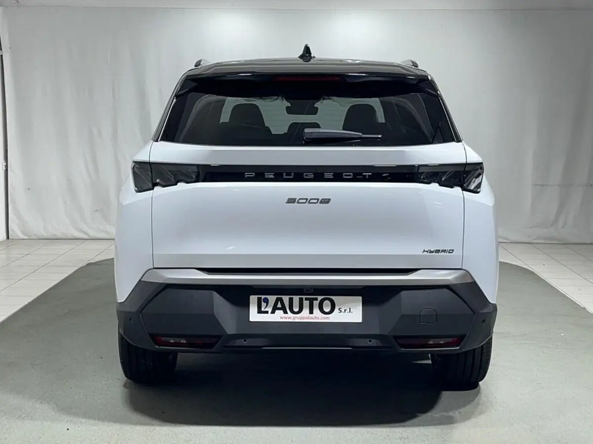 Peugeot 5008 nuova a Sondrio (4)