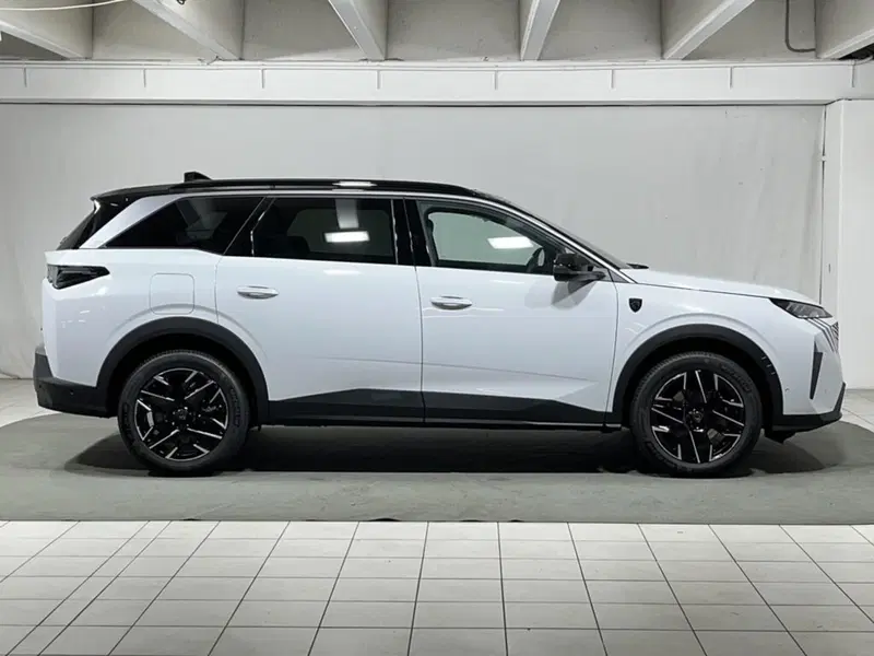 Peugeot 5008 nuova a Sondrio (6)