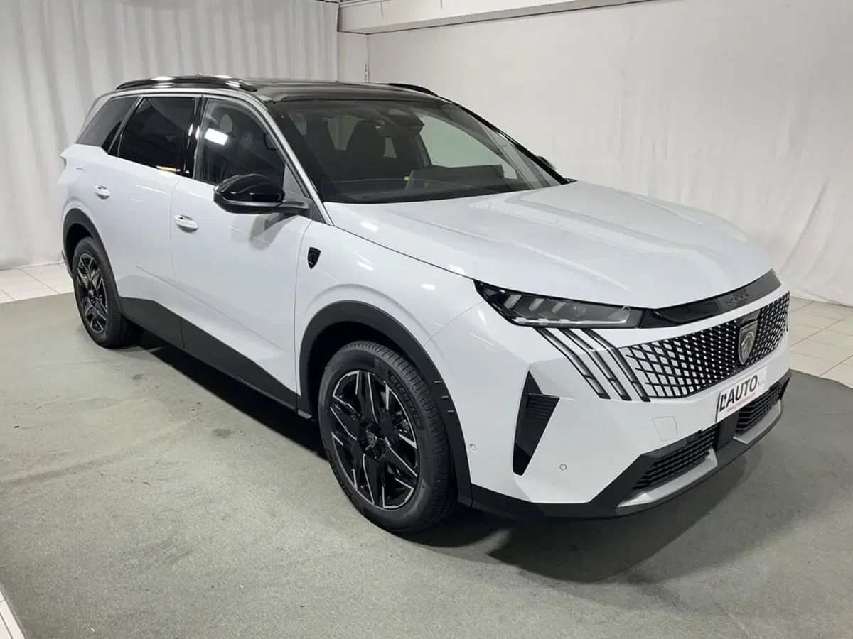 Peugeot 5008 nuova a Sondrio (7)