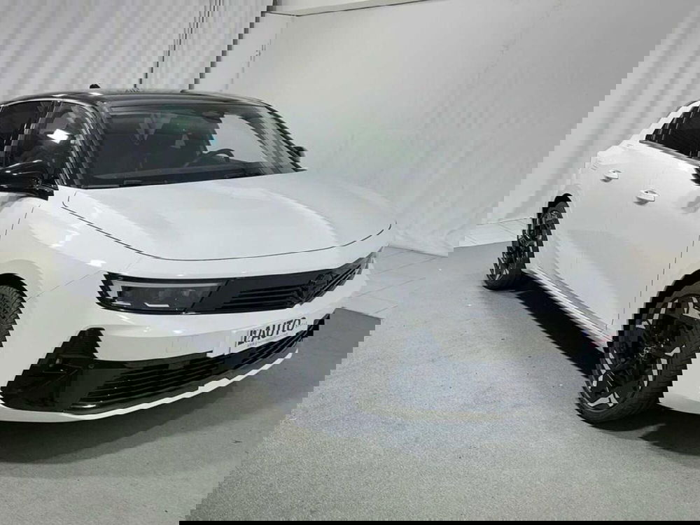 Opel Astra nuova a Sondrio (8)