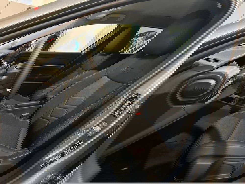 Jeep Avenger nuova a Sondrio (10)