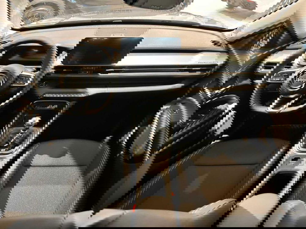 Jeep Avenger nuova a Sondrio (12)