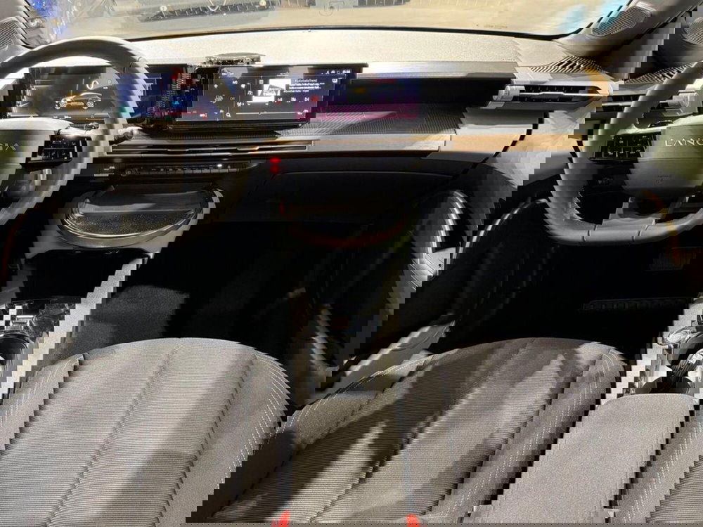 Lancia Ypsilon nuova a Sondrio (12)