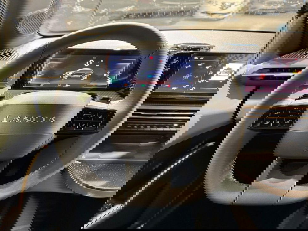 Lancia Ypsilon nuova a Sondrio (14)