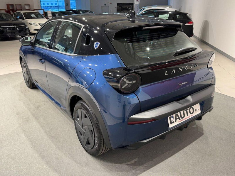Lancia Ypsilon nuova a Sondrio (3)