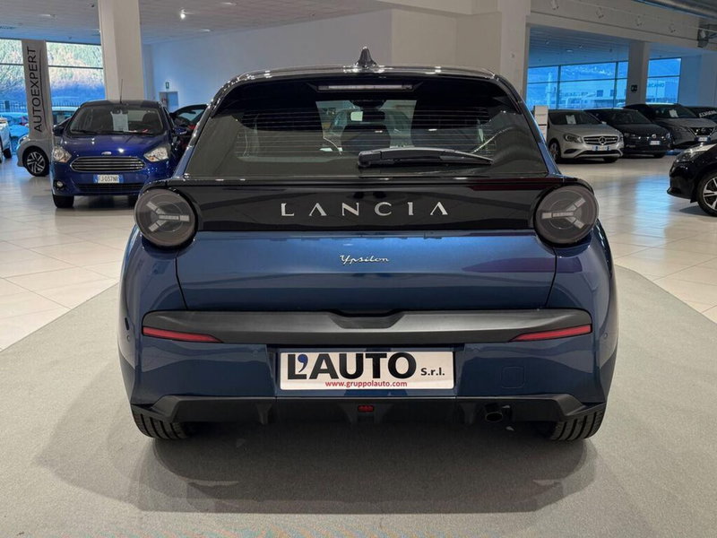 Lancia Ypsilon nuova a Sondrio (4)