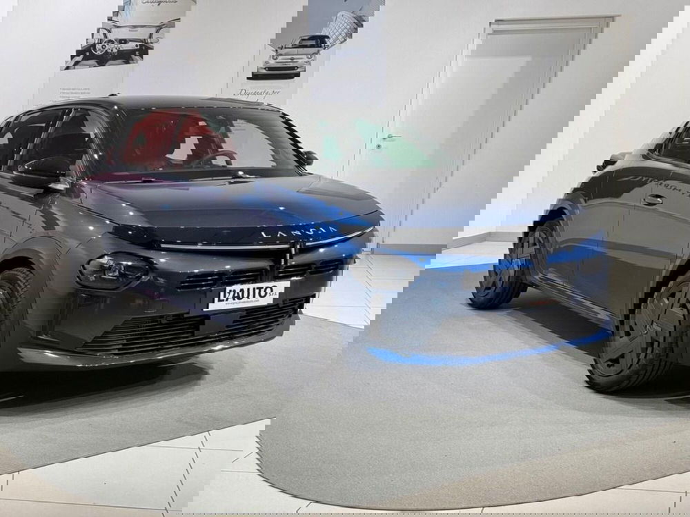 Lancia Ypsilon nuova a Sondrio (7)