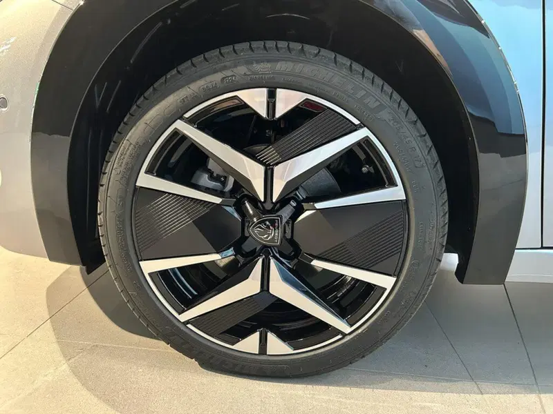 Peugeot 208 nuova a Sondrio (8)