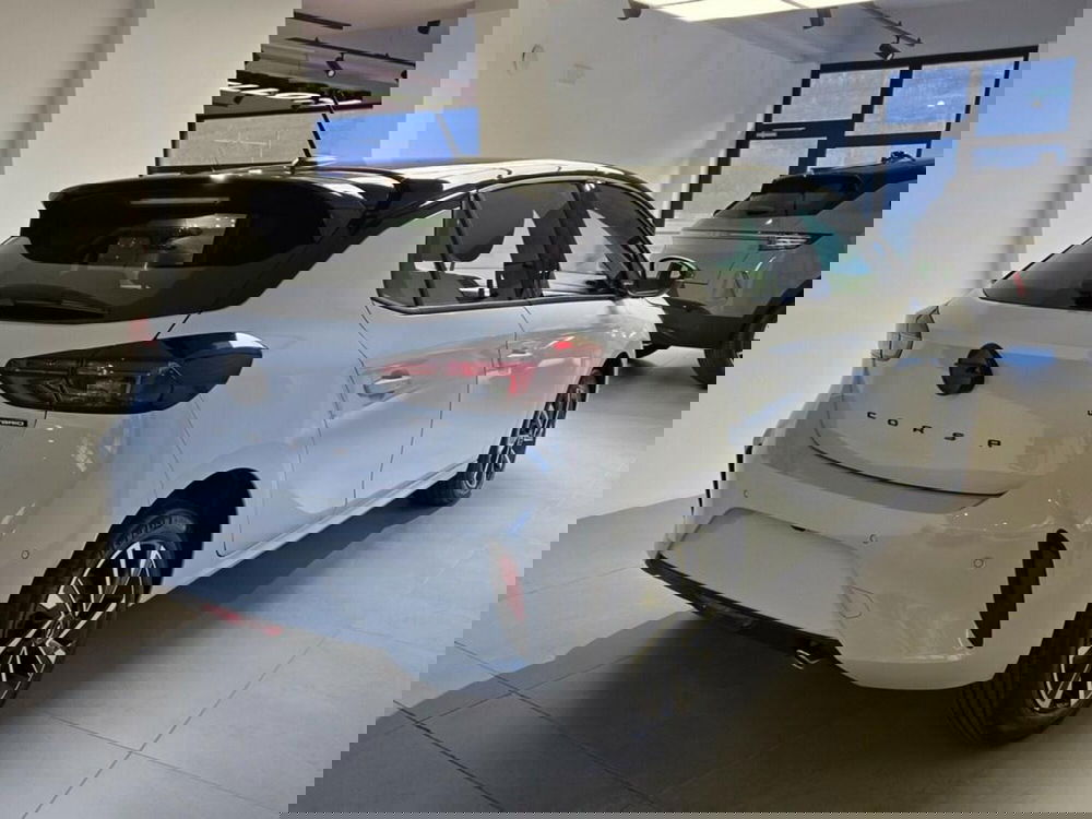 Opel Corsa nuova a Sondrio (4)