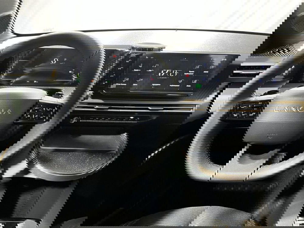 Lancia Ypsilon nuova a Sondrio (13)