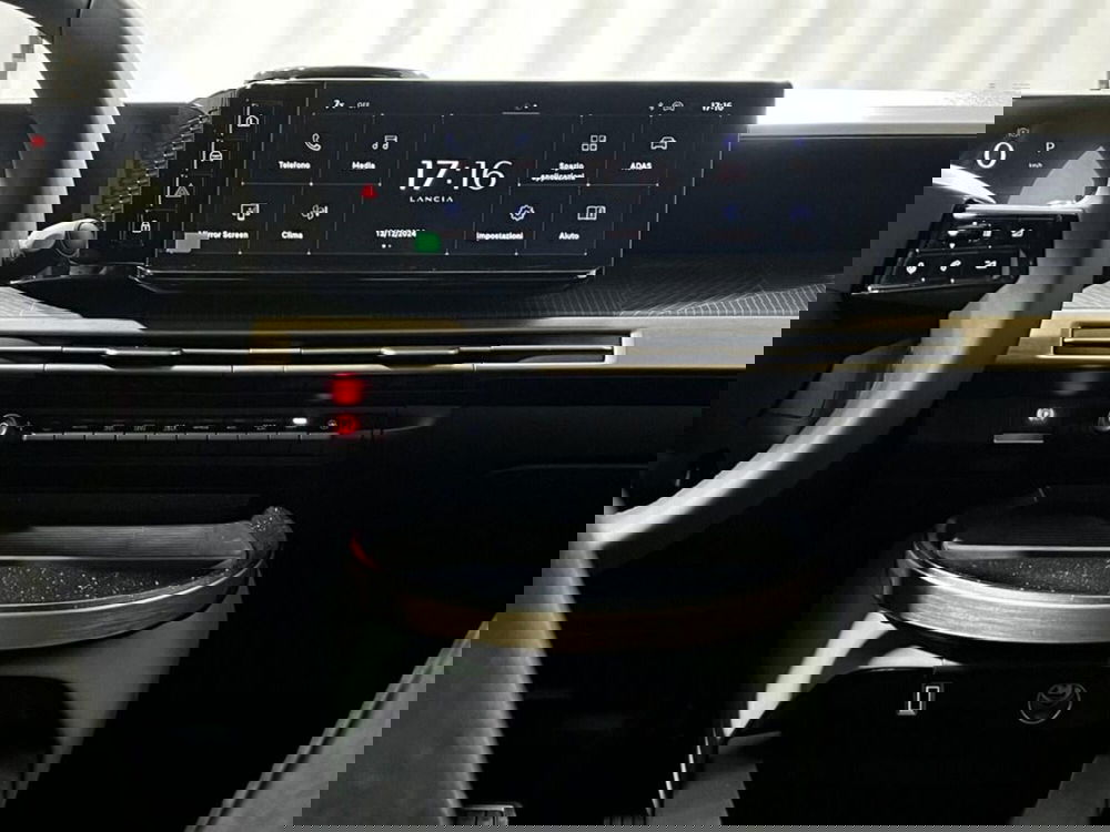 Lancia Ypsilon nuova a Sondrio (14)