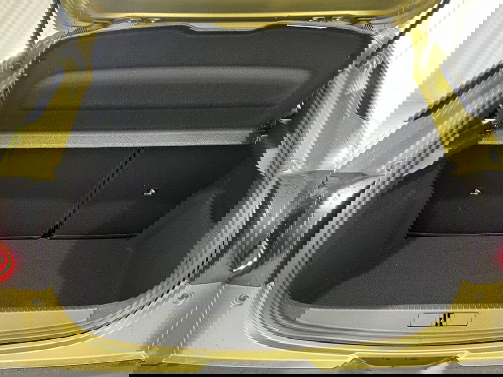 Lancia Ypsilon nuova a Sondrio (15)