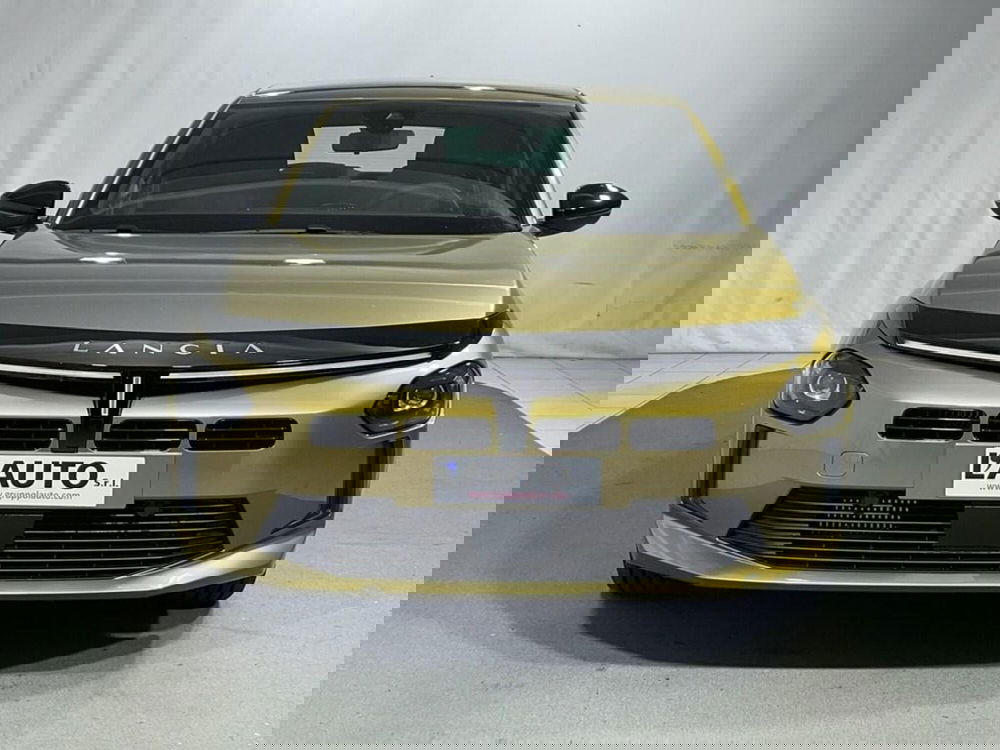 Lancia Ypsilon nuova a Sondrio (8)