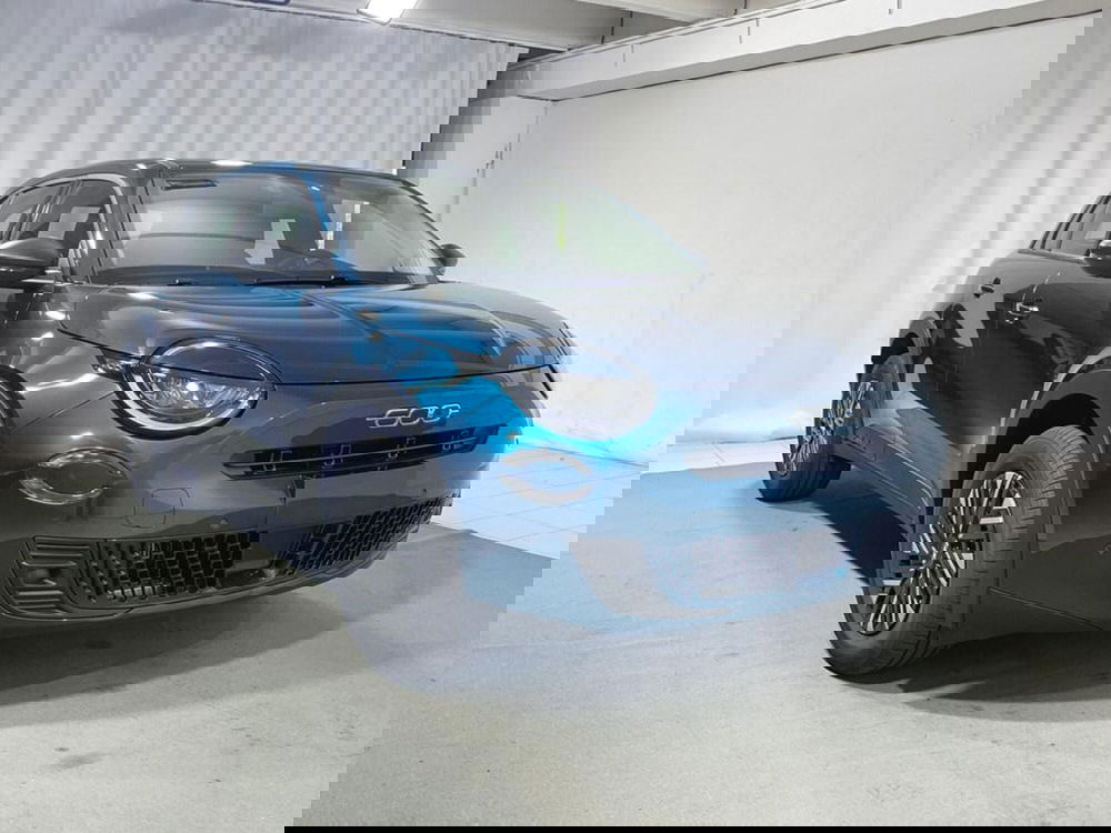 Fiat 600 nuova a Sondrio (7)