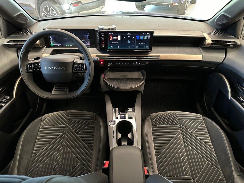 Lancia Ypsilon nuova a Sondrio (12)