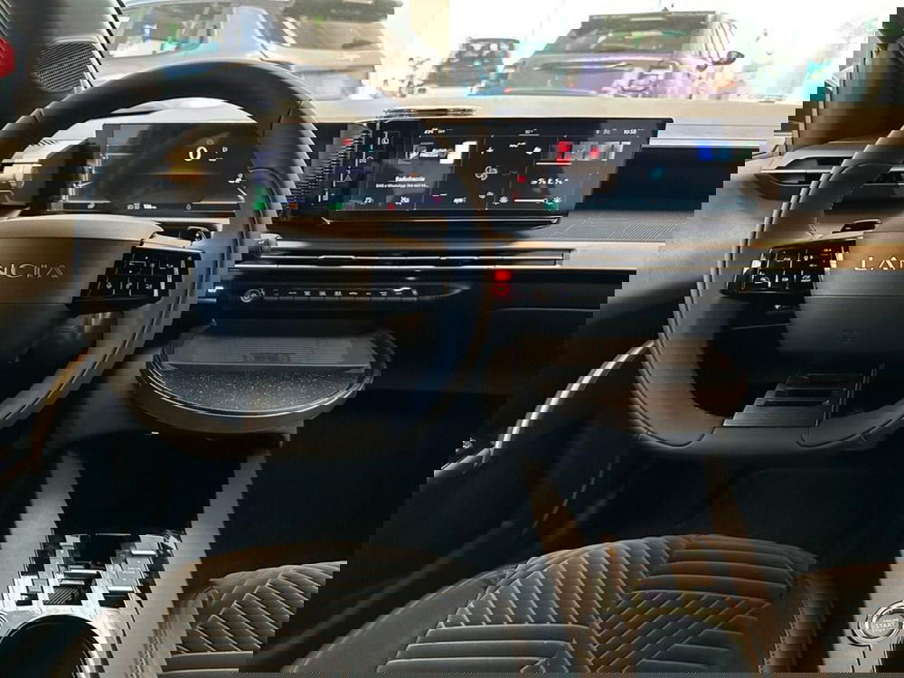 Lancia Ypsilon nuova a Sondrio (13)