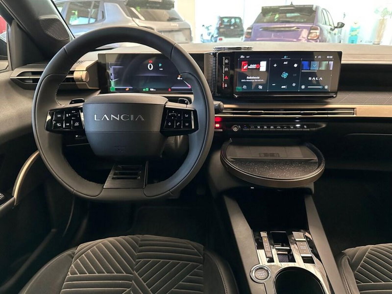Lancia Ypsilon nuova a Sondrio (13)