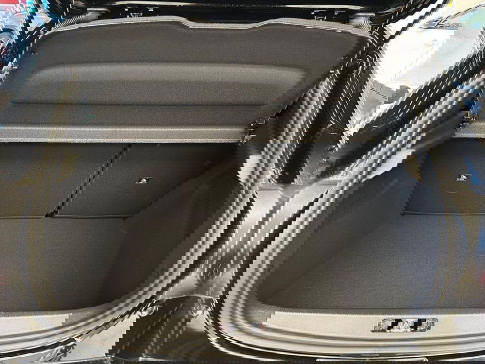 Lancia Ypsilon nuova a Sondrio (15)