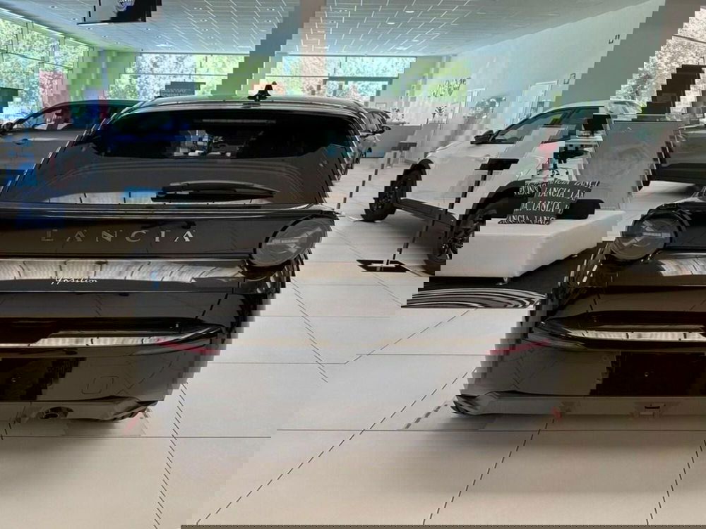 Lancia Ypsilon nuova a Sondrio (4)