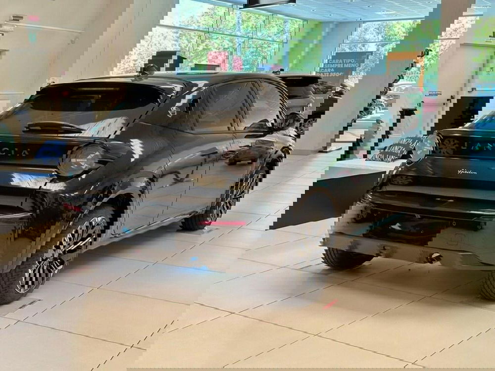 Lancia Ypsilon nuova a Sondrio (5)