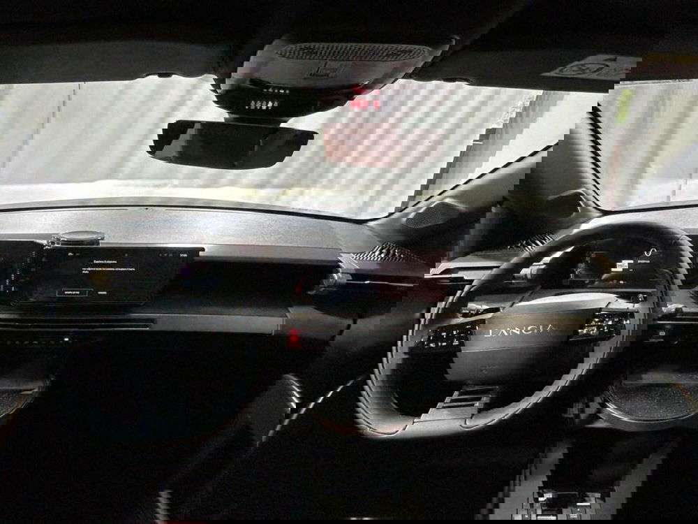 Lancia Ypsilon nuova a Sondrio (12)