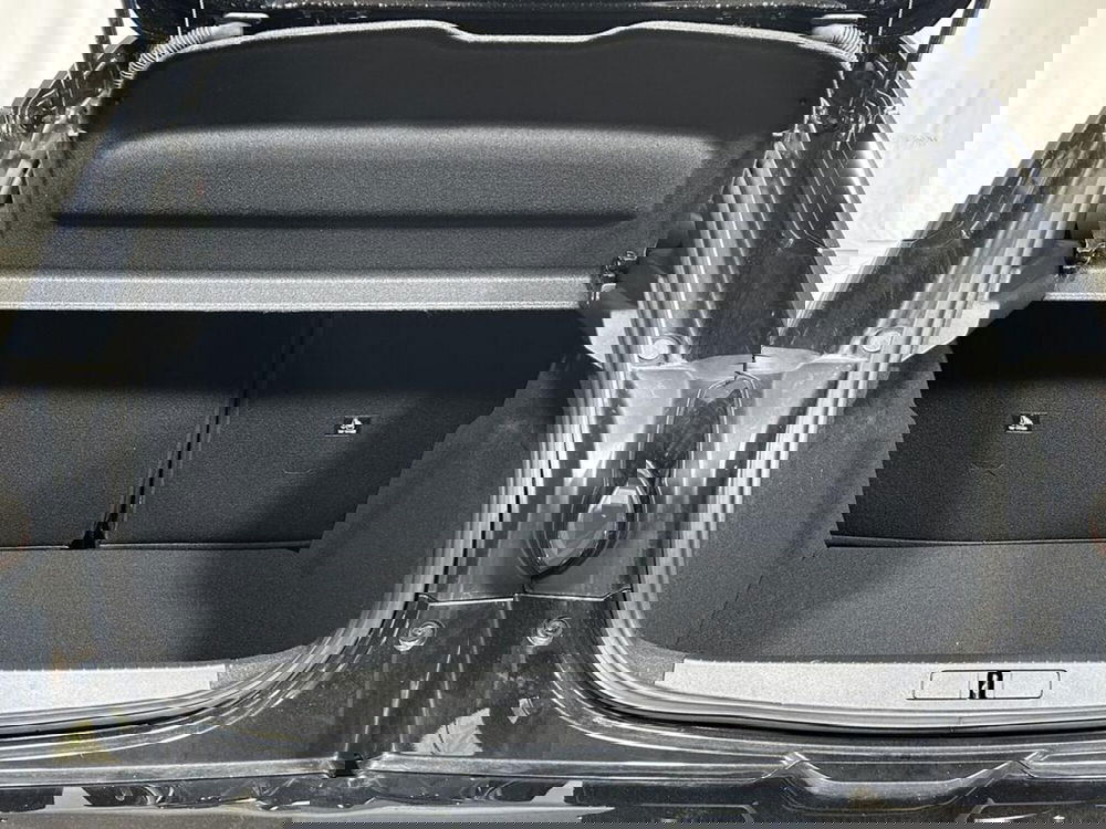 Lancia Ypsilon nuova a Sondrio (15)