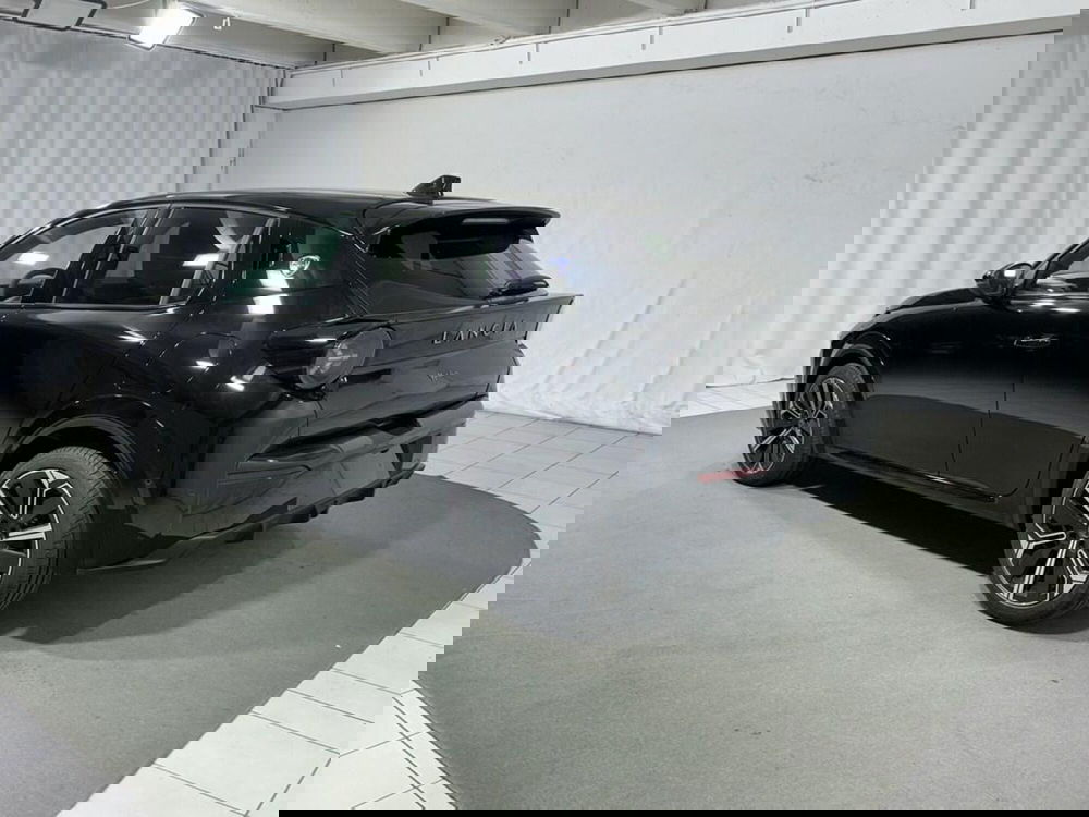 Lancia Ypsilon nuova a Sondrio (3)