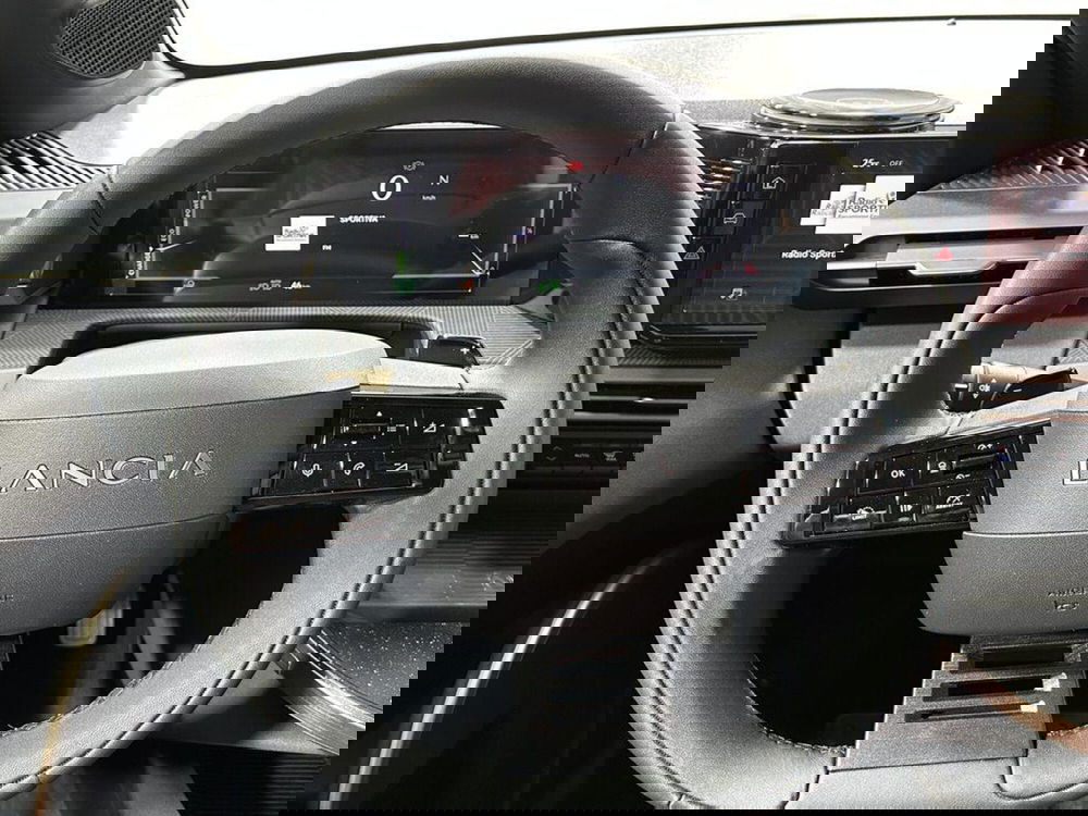 Lancia Ypsilon nuova a Sondrio (13)