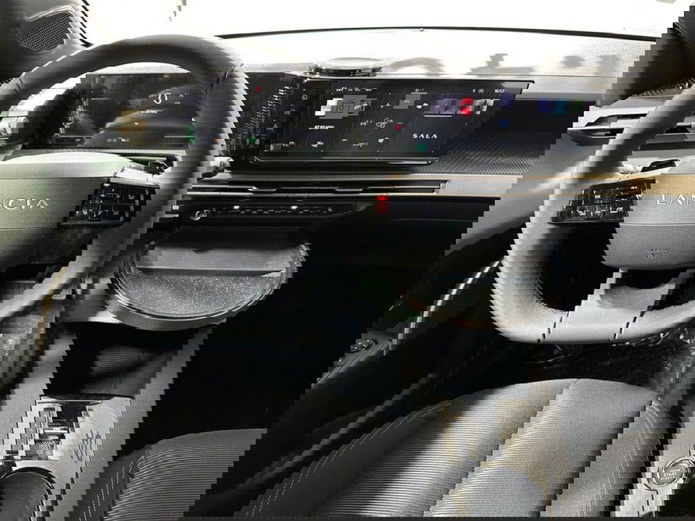 Lancia Ypsilon nuova a Sondrio (13)