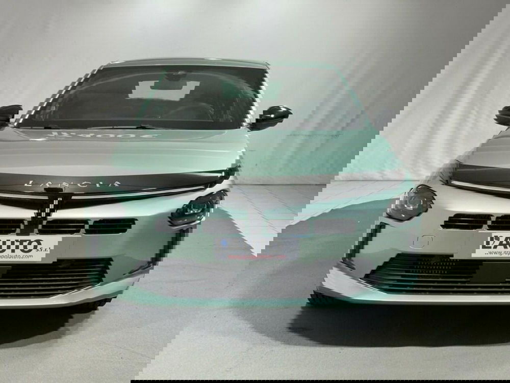 Lancia Ypsilon nuova a Sondrio (8)