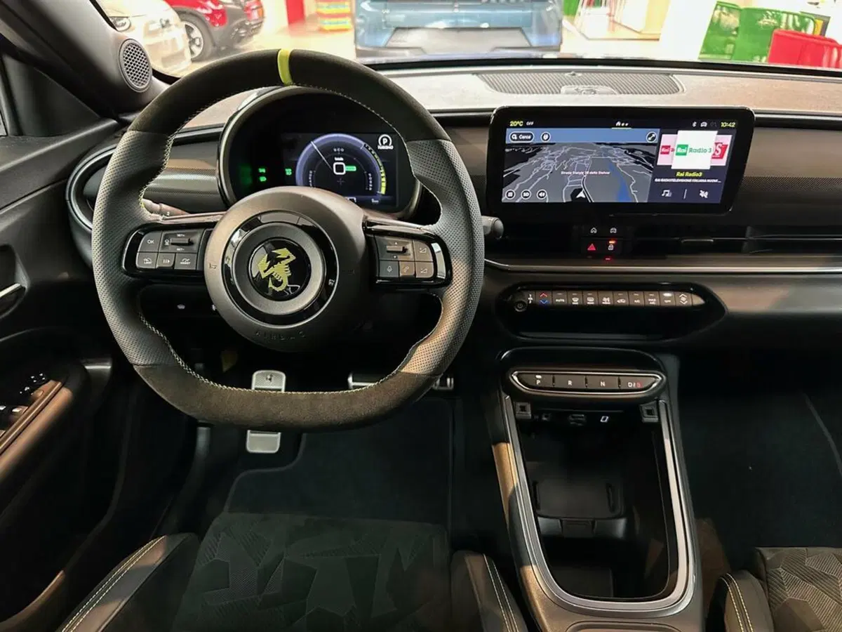 Abarth 600e nuova a Sondrio (13)