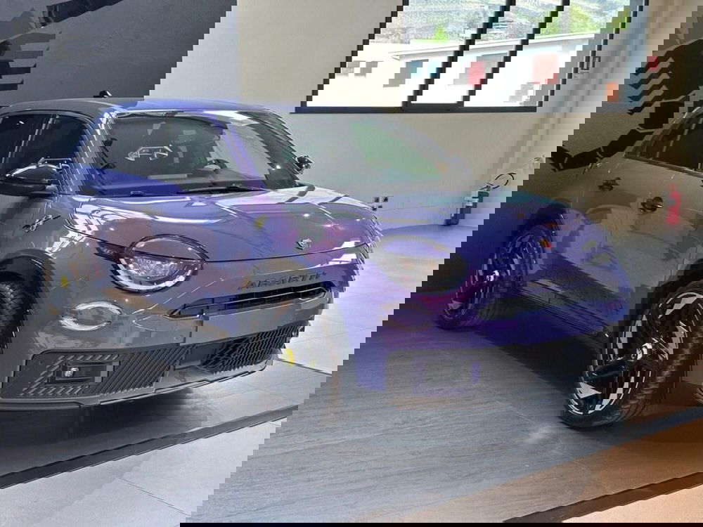 Abarth 600e nuova a Sondrio (7)