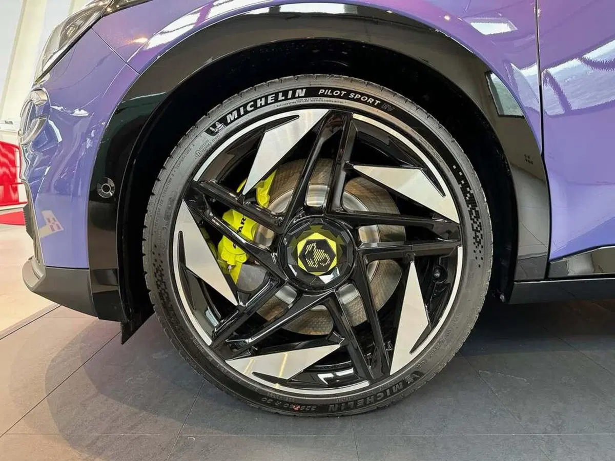 Abarth 600e nuova a Sondrio (9)