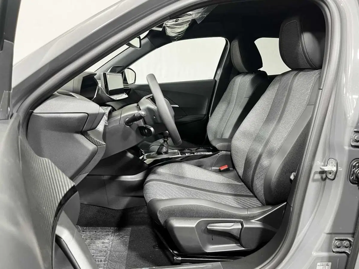 Peugeot 2008 nuova a Sondrio (10)